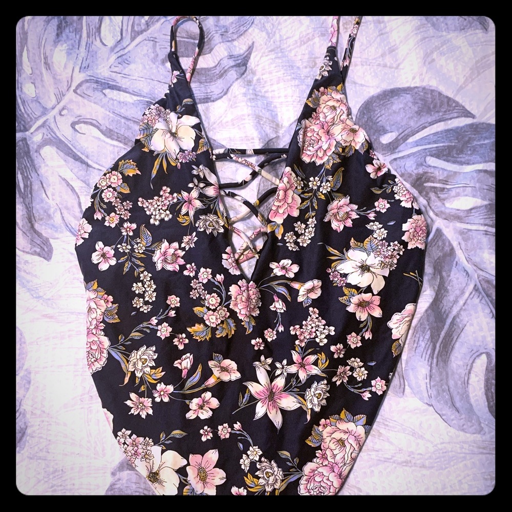 Billabong one piece swim suit 🖤